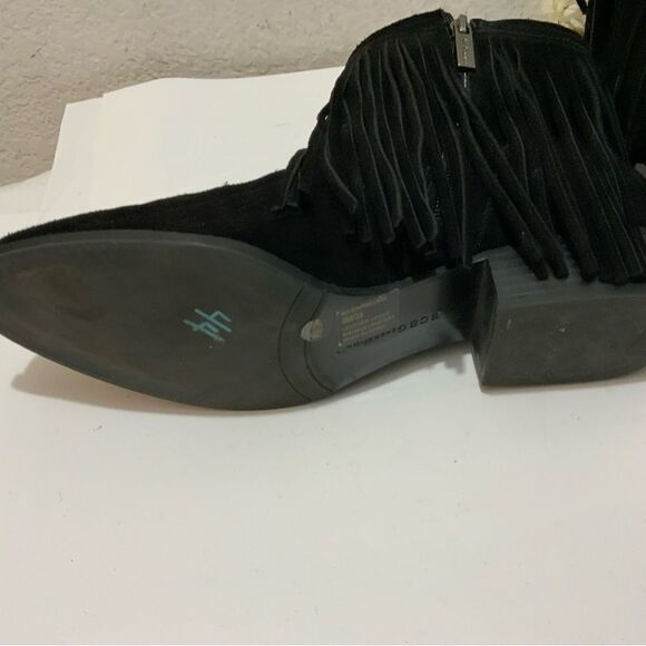 BCBG Capricorn Leather Fringed Bootie, Size  9/ 39 - Picture 12 of 13